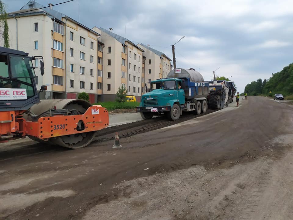 Триває ремонт дороги від Городенки до Франківська